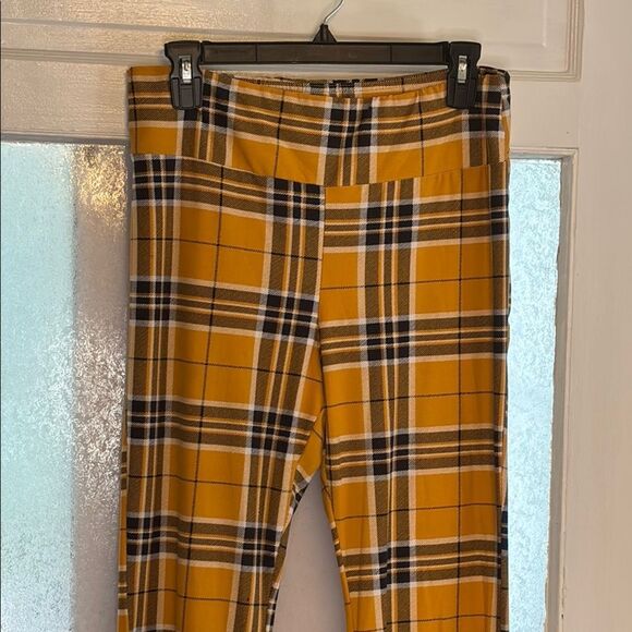 NOBO No Boundaries Junior’s Yellow and Black Stretchy Plaid Flare Lounge Pants - Picture 2 of 5